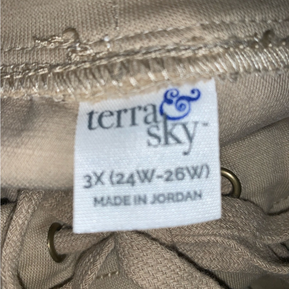 Shorts with elastic waist with draw strings